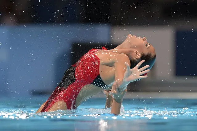 Spain's Ona Carbonell Ballestero and Margalida Crespi Jaume compete in the duet free final during the synchronised swimming competition in Barcelona, on July 25, 2013. (Photo by Lluis Gene/AFP Photo)