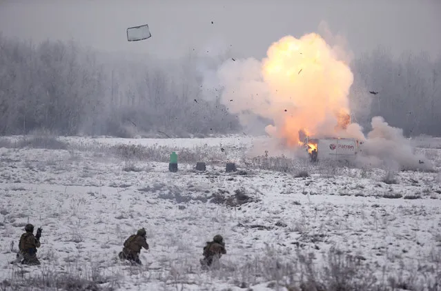 Soldiers from JWK special forces unit take part in tactics presentation for future territorial defence at military range in Zielonka near Warsaw, Poland December 7, 2016. (Photo by Kacper Pempel/Reuters)