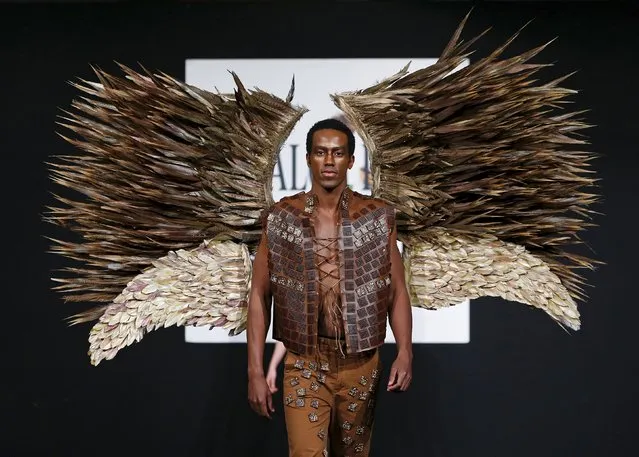 A model dressed in an outfit made with chocolate presents a creation at the Brussels “Le Salon du Chocolat” chocolate fair February 5, 2016. (Photo by Yves Herman/Reuters)