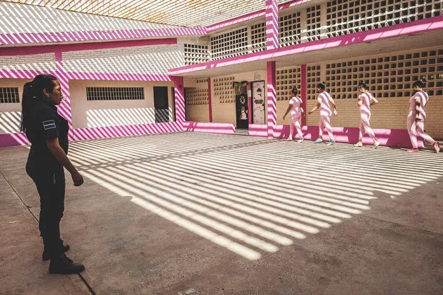 “Dias Eternos”. A warm-up session before playing volleyball. The programme for the female detainees includes sport, motivational and disciplinary workshops, art and crafts. The prison sentence is intended for reform and to avoid recidivism. Credits for good behaviour can lead to early release. State prison, Maracaibo, Venezuela, December 2018. (Photo by Ana Maria Arevalo Gosen/Visa pour l'Image)