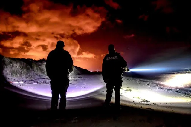 French gendarmes patrol on the beach of Oye-Plage, near Calais, northern France, on January 9, 2019 as they try to intercept migrants attempting to cross the Channel. The number of migrants attempting to cross the Channel, one of the world's busiest shipping lanes, rose to 504 last year, up from a mere 13 in 2017. (Photo by Philippe Huguen/AFP Photo)