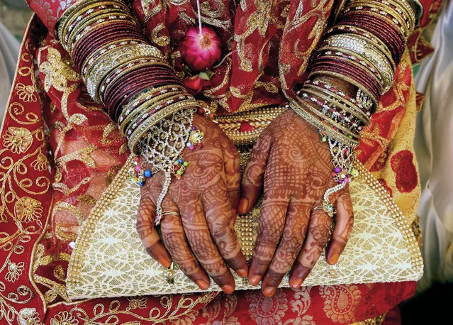 A bride sits wearing wedding ornaments as she takes part in a mass marriage ceremony under the chief minister's welfare scheme (Mukhyamantri Kanyadan Yojna) in Bhopal, India, 03 March 2019. More than 90 Muslim couples tied the knot in the mass marriage ceremony. (Photo by Sanjeev Gupta/EPA/EFE)