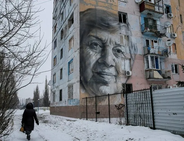 A picture is seen at the building, which was damaged during fighting between the Ukrainian army and pro-Russian separatists is seen in the government-held industrial town of Avdiyivka, Ukraine February 1, 2017. (Photo by Gleb Garanich/Reuters)