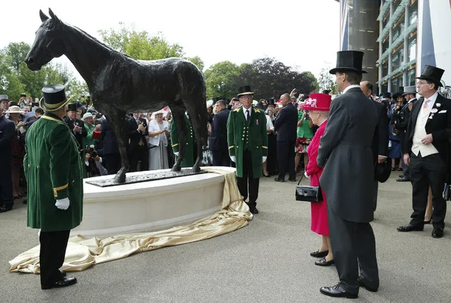 Britain's Queen Elizabeth II looks at the newly unveiled statue to the undefeated racehorse Frankel on the first day of  Royal Ascot horse racing meet at Ascot, England, Tuesday, June 16, 2015. Royal Ascot is the annual five day horse race meeting that Britain's Queen Elizabeth II attends every day of the event. (AP Photo/Alastair Grant)