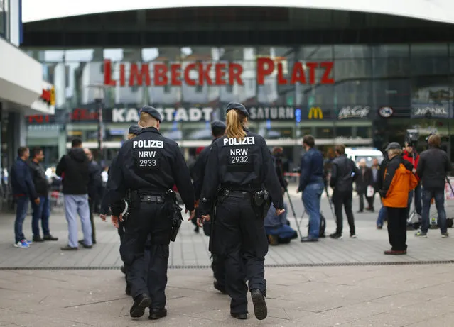 Police walks towards the Limbecker Platz shopping mall in Essen, Germany, March 11, 2017, after it was shut due to attack threat. (Photo by Thilo Schmuelgen/Reuters)