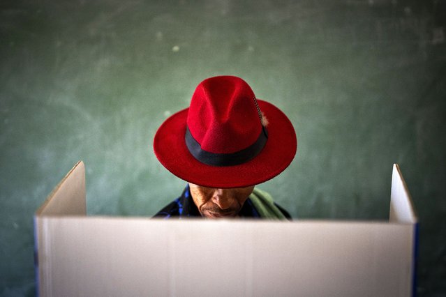 A voter fills out a ballot paper during general elections in Nkandla, Kwazulu Natal, South Africa, Wednesday May 29, 2024. (Photo by Emilio Morenatti/AP Photo)