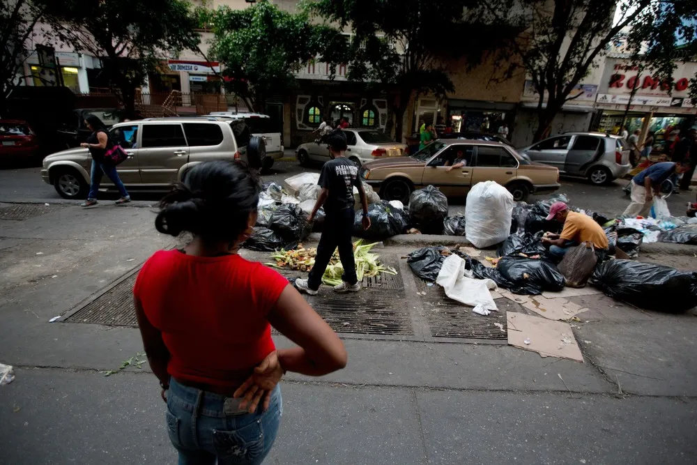 Dumpster Diving in Venezuela