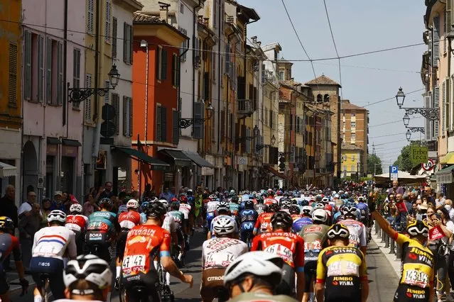 The pack of riders parade through the streets of Parma prior to the start of the 12th stage of the Giro d'Italia 2022 cycling race, 204 kilometers from Parma to Genova, on May 19, 2022. (Photo by Luca Bettini/AFP Photo)