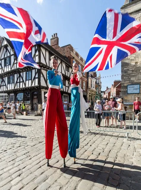 Entertainers at the Birmingham 2022 Queen's Baton Relay on July 10, 2022 in Lincoln, United Kingdom. (Photo by Nick England/Getty Images for Birmingham 2022 Queen's Baton Relay)