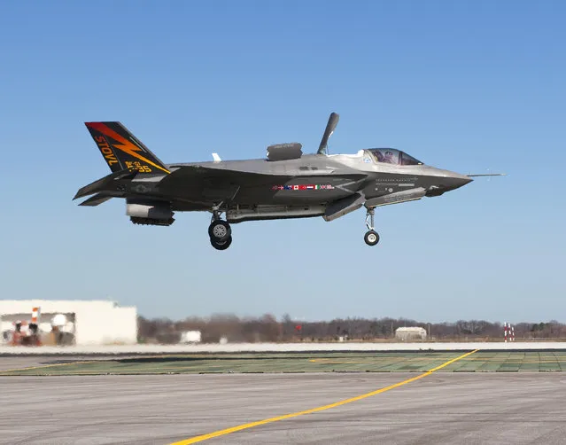 The supersonic Lockheed Martin F-35B Lightning II stealth fighter, piloted by Graham Tomlinson, lands vertically for the first time at Naval Air Station Patuxent River, Maryland on March 18, 2010. (Photo by Andy Wolfe/Reuters/Lockheed Martin)