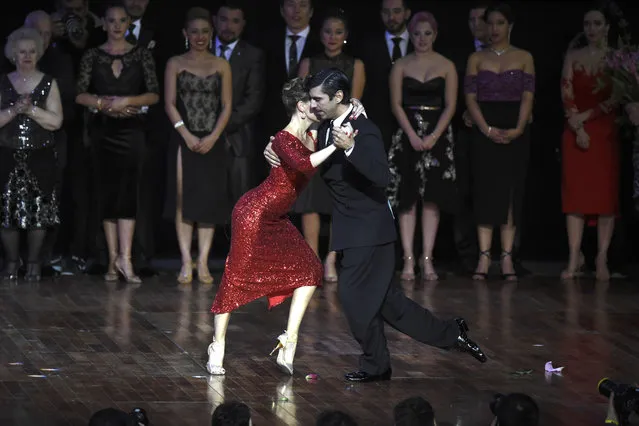Argentina's German Ballejo (R) and Magdalena Gutierrez perform after winning the Tango Salon competition at the 15th Tango Dance World Championship in Buenos Aires on August 22, 2017. (Photo by Eitan Abramovich/AFP Photo)