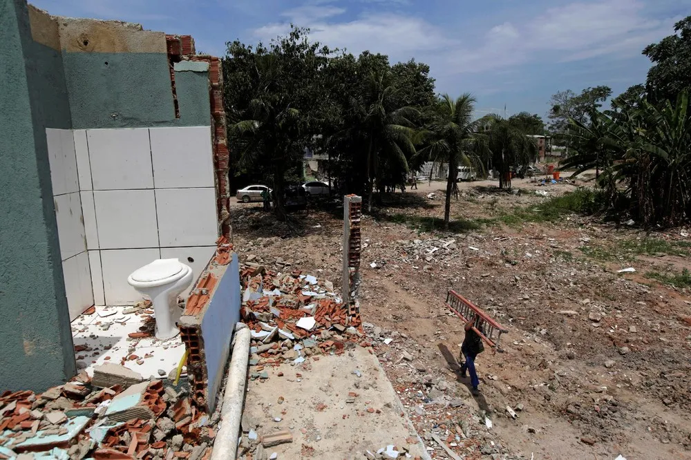 Destruction and Rebuilding in Vila Autodromo