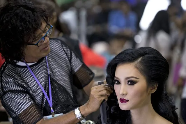 Contestant Sora Sakuragi of Japan prepares backstage before the final show of the Miss International Queen 2015 transgender/transsexual beauty pageant in Pattaya, Thailand, November 6, 2015. (Photo by Athit Perawongmetha/Reuters)