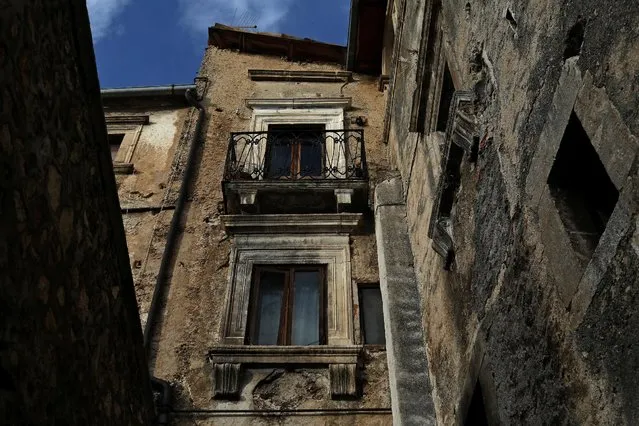 A building is seen near the old centre of the town of Catsel Vecchio in the province of L'Aquila in Abruzzo, inside the national park of the Gran Sasso e Monti della Laga, Italy, September 11, 2016. (Photo by Siegfried Modola/Reuters)