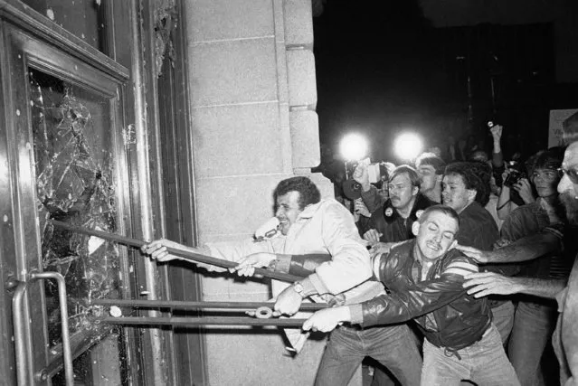 Demonstrators smash glass out of the front doors of the San Francisco City Hall, May 22, 1979. About 5,000 persons marched from the city's gay community to City Hall, protesting the voluntary manslaughter conviction of Dan White in the fatal shootings of the mayor and a supervisor. (Photo by Paul Sakuma/AP Photo)