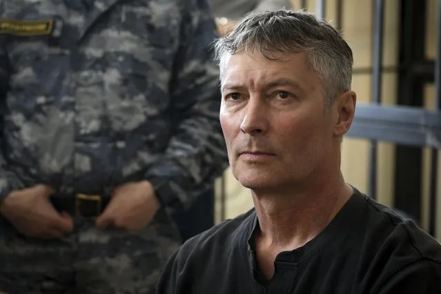 Yevgeny Roizman, former mayor of Russia's fourth-largest city, sits in a courtroom in Yekaterinburg, Russia, Friday, May 19, 2023. Roizman, the former mayor of Yekaterinburg and one of Russia's most visible and charismatic opposition figures, stood trial for discrediting the military, a charge that could bring a prison sentence. But the prosecutor on Thursday called for him to be fined 260,000 rubles ($3250), suggesting he could avoid prison time. (Photo by Vladimir Podoksyonov/AP Photo)