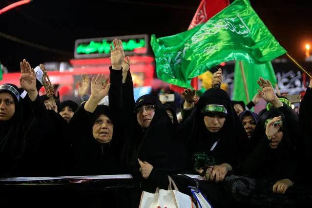 Shi'ite Muslim pilgrims gather as they commemorate the Arbaeen, in Kerbala, Iraq, November 20, 2016. Picture taken November 20, 2016. (Photo by Alaa Al-Marjani/Reuters)