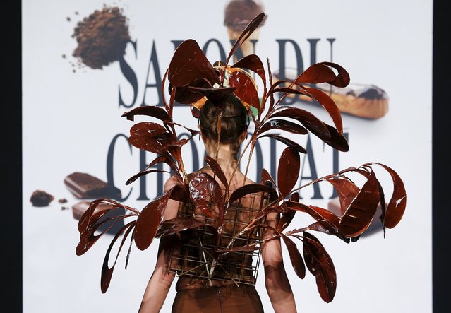 A model dressed in an outfit made with chocolate presents a creation at the Brussels “Le Salon du Chocolat” chocolate fair February 5, 2016. (Photo by Yves Herman/Reuters)