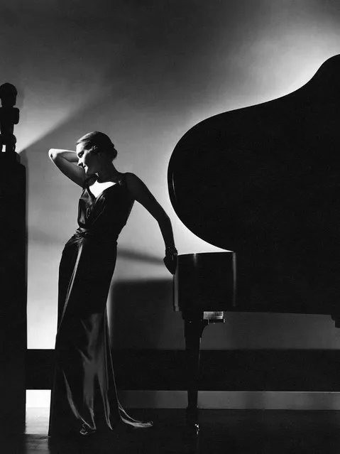“Masterpieces of Fashion Photography”: The Grand Piano, 1935. (Photo by Edward Steichen/Vogue Archive Collection)