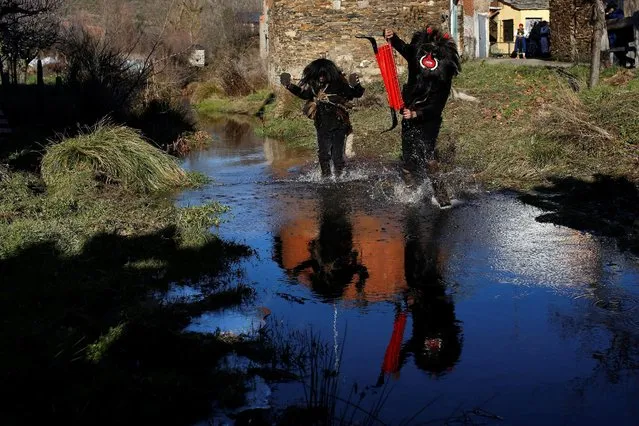 A man wearing a “El Diablo” (The Devil) mask crosses the Becerril river during the “Los Carochos” winter masquerade in Riofrio de Aliste, Spain, January 1, 2017. (Photo by Juan Medina/Reuters)