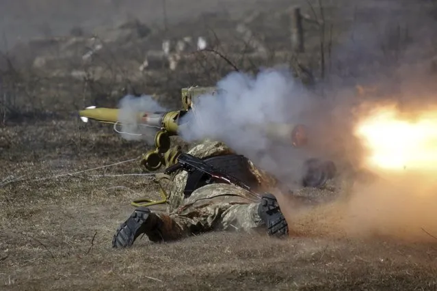 A newly mobilized Ukrainian paratrooper fires an anti-tank grenade launcher during a military drill near Zhytomyr April 9, 2015. (Photo by Valentyn Ogirenko/Reuters)