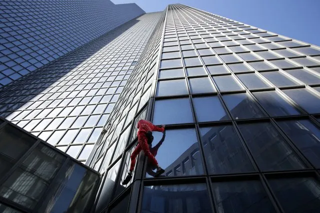 French “Spiderman”, climber Alain Robert, climbs the TotalEnergies skyscraper in La Defense near Paris, France on September 17, 2022. (Photo by Lucien Libert/Reuters)