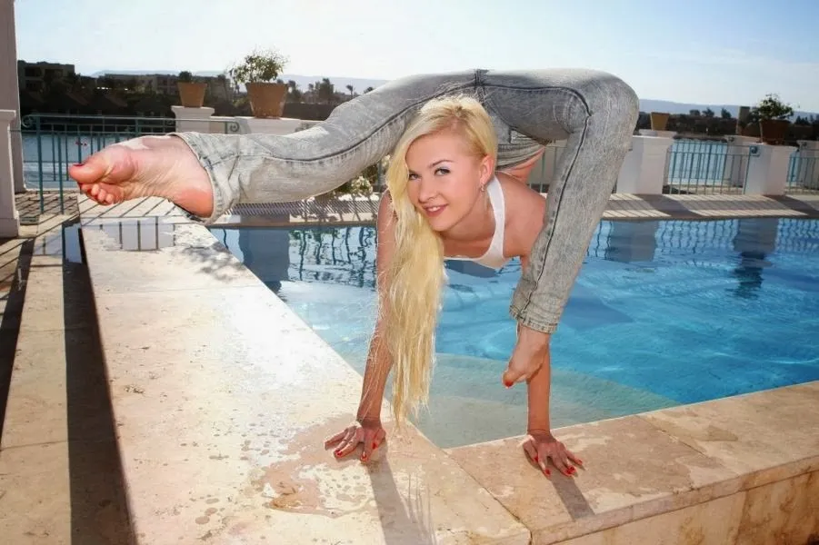 Meet the World's Most Flexible Woman Julia Gunthel aka Zlata