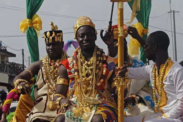 Kissi Emmanuel (C), elected the “most handsome man” smiles during a parade at the Popo (Mask) Carnival of Bonoua, in the east of Abidjan, April 18, 2015. (Photo by Luc Gnago/Reuters)