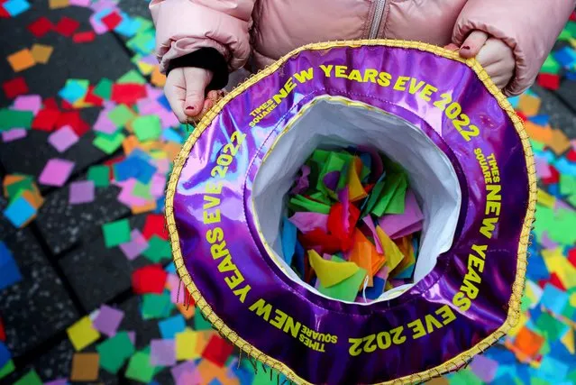 Jessica Martini, 7, holds a hat with pieces of confetti in it, as New Year's Eve confetti is “flight-tested” ahead of celebrations, in the Manhattan borough of New York City, U.S., December 29, 2021. (Photo by Yana Paskova/Reuters)