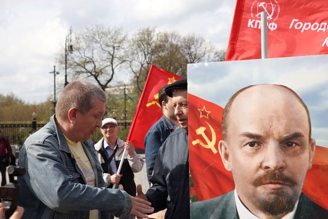 A portrait of late Soviet Union leader Lenin is seen as Russian Communist supporters attend a flower-laying ceremony at the Mausoleum of Vladimir Ilitch Oulianov Lenin on the 154th anniversary of his birth in Moscow on April 22, 2024. (Photo by Tatyana Makeyeva/AFP Photo)