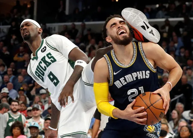 The foot of Milwaukee Bucks center Bobby Portis (9) lands on the shoulder of Memphis Grizzlies guard Tyus Jones (21) during the second half at FedExForum in Memphis, Tennessee on March 26, 2022. The Grizzlies won 127-102. (Photo by Christine Tannous/USA TODAY Sports)