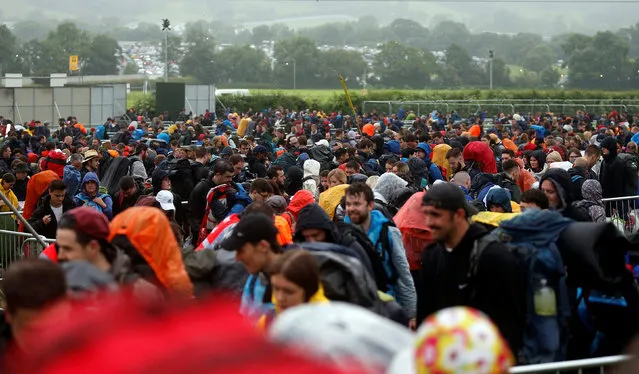 Revellers queue at the entrance of the Glastonbury Festival at Worthy Farm in Somerset, Britain June 22, 2016. (Photo by Stoyan Nenov/Reuters)