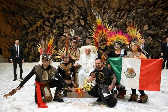 Pope Francis poses for a picture with Indigenous people from Mexico at the end of the weekly general audience at the Vatican on August 10, 2022. (Photo by Vatican Media/Handout via Reuters)