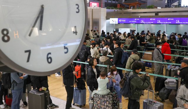 Incheon International Airport Terminal 1 is crowded with passengers on the morning of the January 23, 2025, ahead of the Lunar New Year holiday. According to Incheon International Airport Corporation, a total of 2,141,000 passengers, or an average of 214,000 passengers per day, are expected to use Incheon International Airport during the 10-day special transportation period from the 24th to the 2nd of next month, during the Lunar New Year holiday. (Phopto by Park Seong-won)