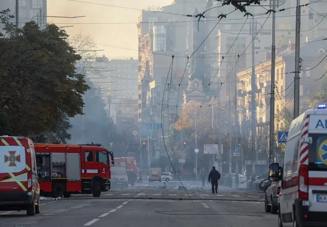 A view shows a street after a Russian drone strike, which local authorities consider to be Iranian-made unmanned aerial vehicles (UAVs) Shahed-136, amid Russia's attack on Ukraine, in Kyiv, Ukraine on October 17, 2022. (Photo by Gleb Garanich/Reuters)