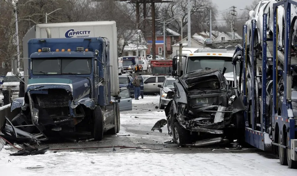 Three Dead in Multi-Vehicle Crash in Detroit