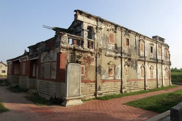 An empty military command post in the village of Guningtou with its outer walls riddled with bullet hotels is seen in Kinmen County, Taiwan, September 8, 2015. Rustic Kinmen, with a population of less than 129,000, is a half-hour ferry ride to China, but it takes an hour to fly to major Taiwan cities. (Photo by Pichi Chuang/Reuters)