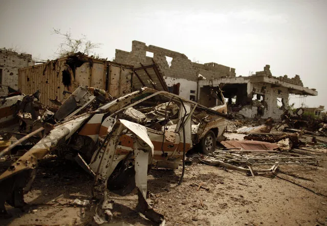 Vehicles and buildings destroyed during recent fighting between the army and al Qaeda-linked militants are seen on a road leading to the southern Yemeni city of Zinjibar June 14, 2012. (Photo by Khaled Abdullah/Reuters)