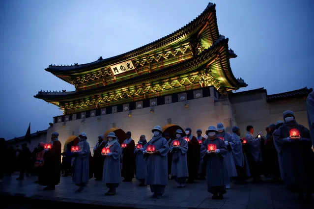 Buddhist monks and nuns hold lanterns at a protest calling for South Korean President Park Geun-hye to step down in Seoul, South Korea, November 26, 2016. (Photo by Kim Kyung-Hoon/Reuters)