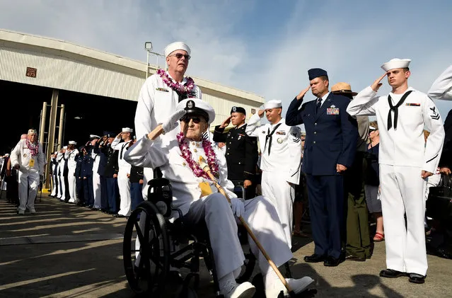 Pearl Harbor survivor Robert Coles salutes active U.S. service members after the ceremonies honoring the 75th anniversary of the attack on Pearl Harbor at Kilo Pier on Joint Base Pearl Harbor – Hickam in Honolulu, Hawaii December 7, 2016. (Photo by Hugh Gentry/Reuters)