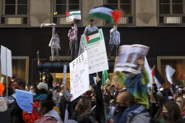 Protesters march through the streets of Chicago's Loop in support of Palestinians, Wednesday, May 12, 2021. (Photo by Shafkat Anowar/AP Photo)