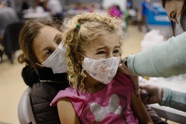 Brooke Knippenberg, 6, receives the Pfizer-BioNTech coronavirus disease (COVID-19) vaccine in Lansdale, Pennsylvania, U.S., December 5, 2021. (Photo by Hannah Beier/Reuters)