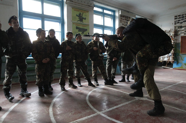 Students from the General Yermolov Cadet School receive weapons training during a two-day field exercise near the village of Sengileyevskoye, just outside the south Russian city of Stavropol April 12, 2014. (Photo by Eduard Korniyenko/Reuters)