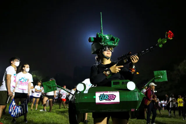 A runner dressed in a tank costume takes part in the “Run Against Dictatorship” event at a public park in Bangkok, Thailand, January 12, 2020. (Photo by Athit Perawongmetha/Reuters)