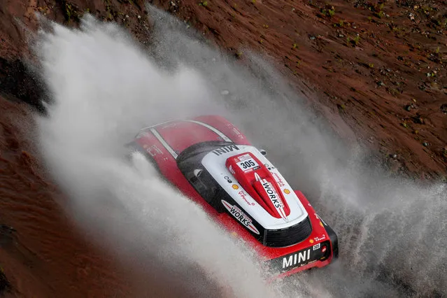 Mini' s Finnish driver Mikko Hirvonen and German co- driver Andreas Schulz compete, during the Stage 12 of the 2018 Dakar Rally between Chilecito and San Juan, Argentina, on January 18, 2018. (Photo by Franck Fife/AFP Photo)