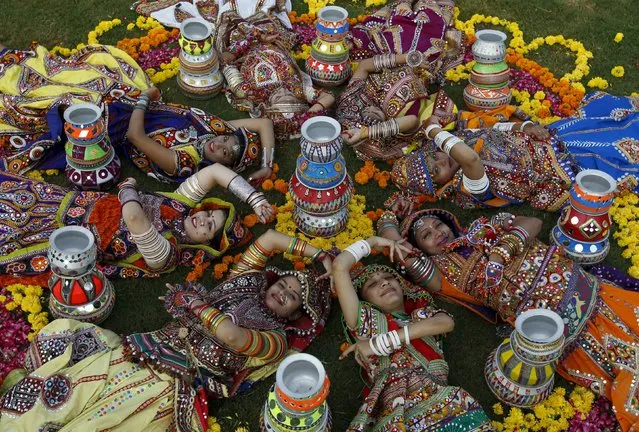 Women dressed in traditional attire pose after taking part in rehearsals for the "garba" dance ahead of Navratri festival in Ahmedabad, India, October 11, 2015. (Photo by Amit Dave/Reuters)