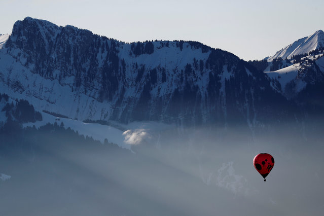 A balloon flies over Swiss mountains during the International Hot Air Balloon Week in Chateau-d'Oex, Switzerland January 27, 2018. (Photo by Stefan Wermuth/Reuters)