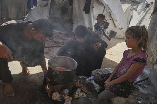 Fadi and Abeer Sobh cook lentil soup in their tent at a camp for displaced Palestinians in Gaza City, Thursday, July 24, 2025. (Photo by Jehad Alshrafi/AP Photo)