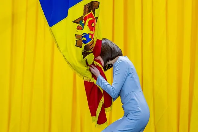 Moldova's President-elect Maia Sandu kisses the national flag during her inauguration ceremony in Chisinau on December 24, 2020. (Photo by Bogdan Tudor/AFP Photo)