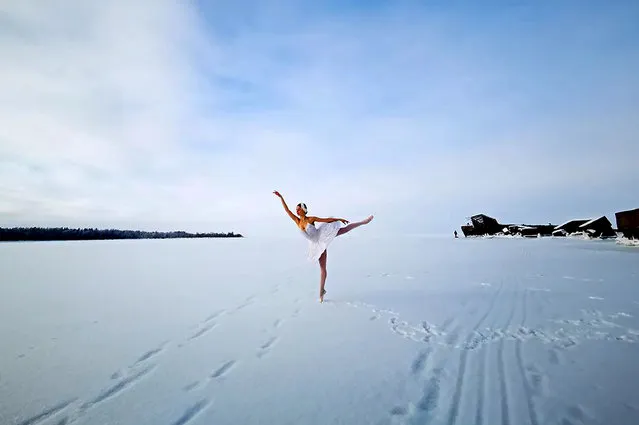 Mariinsky Ballet dancer Ilmira Bagautdinova dances on the frozen Batareinaya Bay of the Gulf of Finland in Leningrad Region, Russia on February 23, 2021 where a grain terminal is to be constructed. The dancer wants to draw the attention of the authorities to the problem and save the beach from development. (Photo by Alexander Sokolov/TASS)